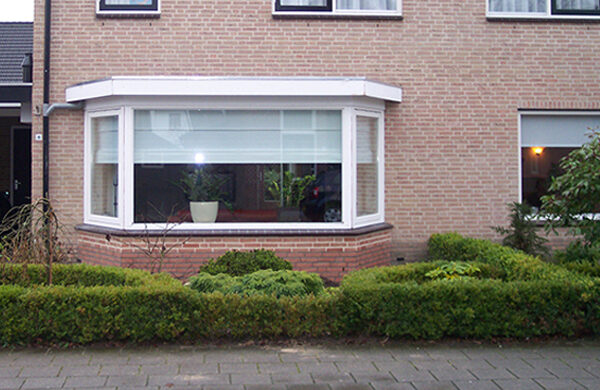 De gordijnen open?
